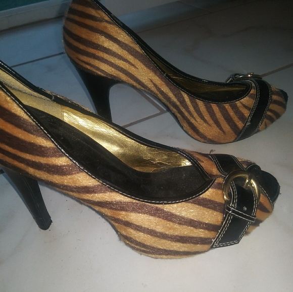 Delicious Animal Print Pumps - Picture 5 of 7